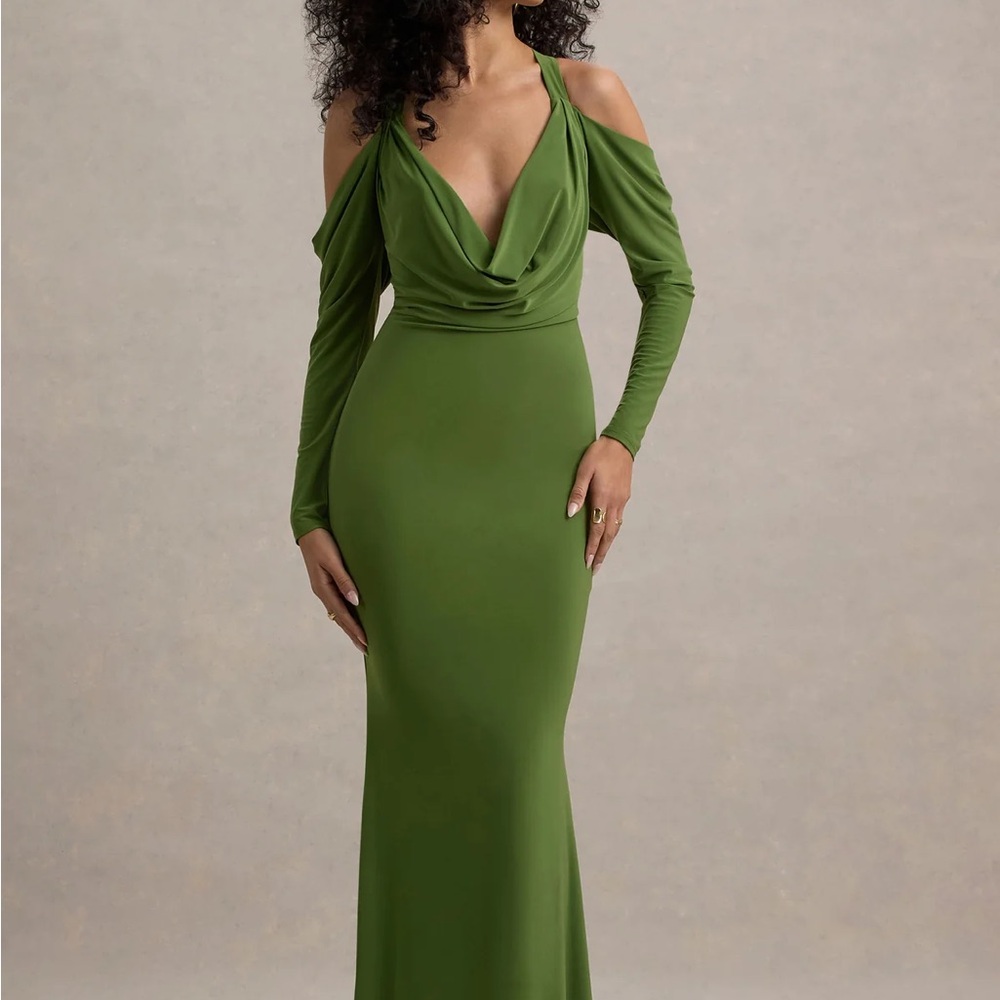 Club L London HURGHADA
GREEN PLUNGE-NECK LONG-SLEEVE MAXI DRESS